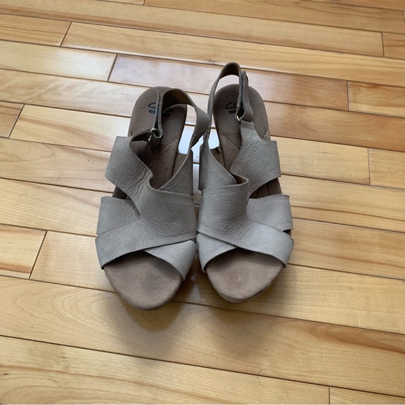 Clarks Soft Cushion Suede Wedge Sandles Beige Nude 8 - Picture 2 of 8